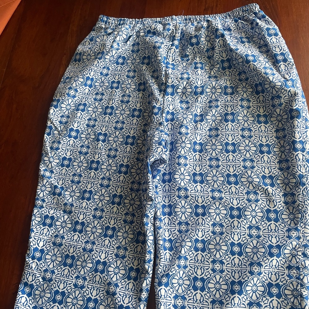 Ladies Capri Pants; size 18